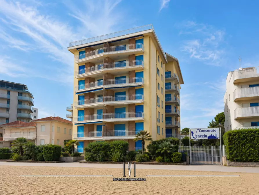 Immagine 33 di Appartamento in vendita  in via Andrea Bafile 9° accesso al mare n.14 a Jesolo