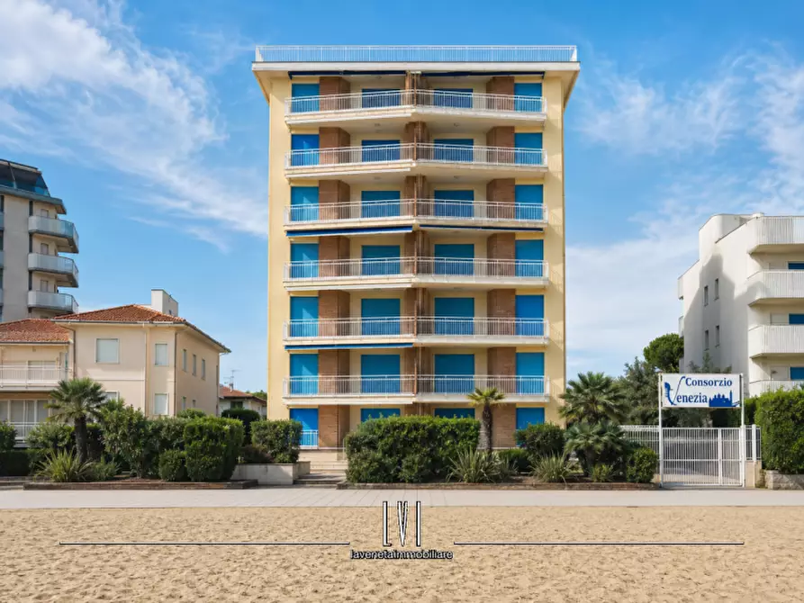 Immagine 34 di Appartamento in vendita  in via Andrea Bafile 9° accesso al mare n.14 a Jesolo