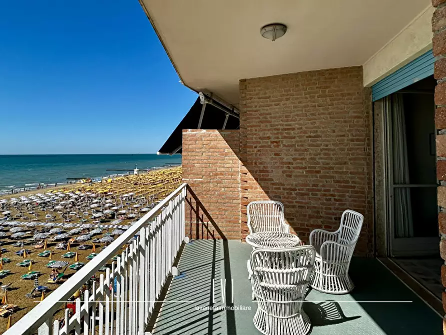 Immagine 32 di Appartamento in vendita  in via Andrea Bafile 9° accesso al mare n.14 a Jesolo