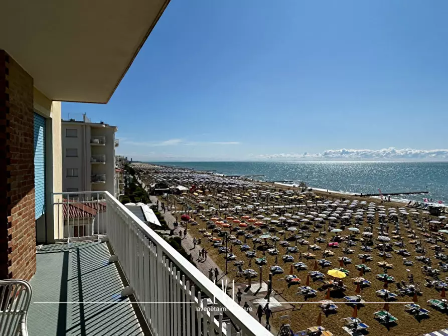 Immagine 33 di Appartamento in vendita  in via Andrea Bafile 9° accesso al mare n.14 a Jesolo