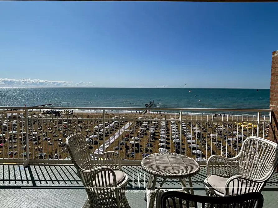 Immagine 34 di Appartamento in vendita  in via Andrea Bafile 9° accesso al mare n.14 a Jesolo