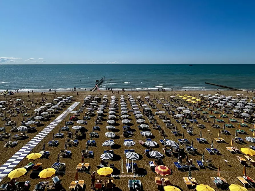 Immagine 35 di Appartamento in vendita  in via Andrea Bafile 9° accesso al mare n.14 a Jesolo