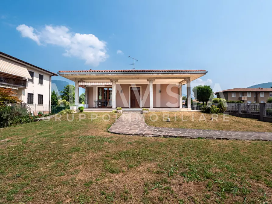 Immagine 1 di Villa in vendita  in Via avogradro a Rezzato