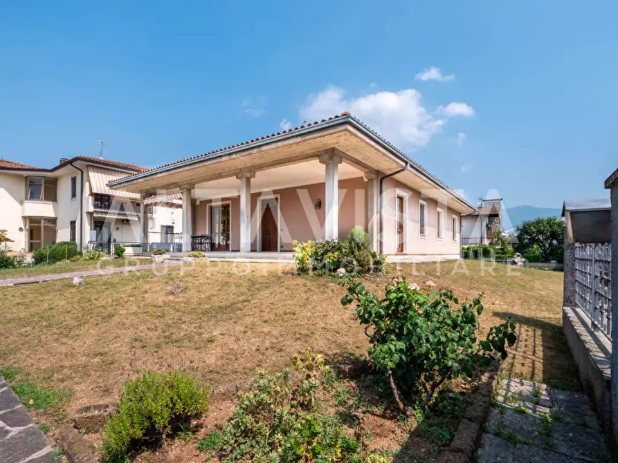 Immagine 2 di Villa in vendita  in Via avogradro a Rezzato