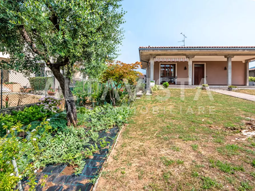 Immagine 3 di Villa in vendita  in Via avogradro a Rezzato