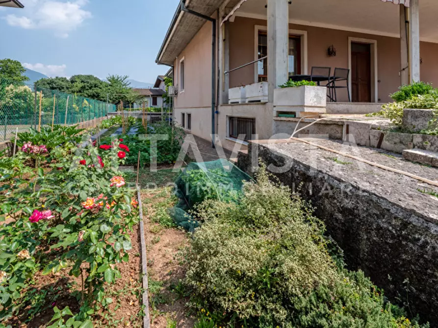 Immagine 4 di Villa in vendita  in Via avogradro a Rezzato