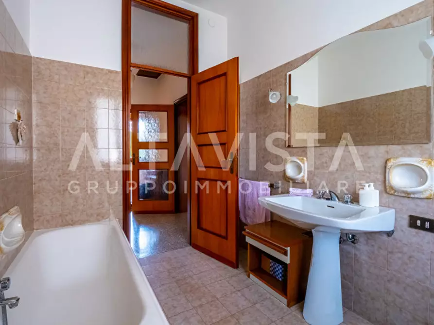 Immagine 27 di Villa in vendita  in Via avogradro a Rezzato