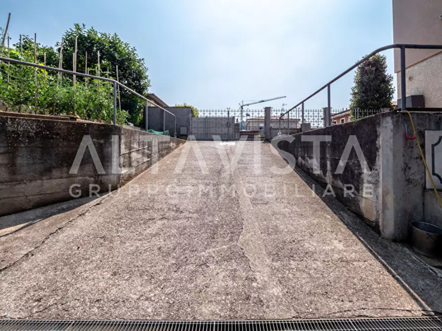 Immagine 52 di Villa in vendita  in Via avogradro a Rezzato