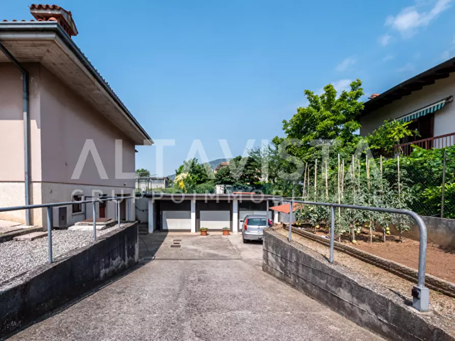 Immagine 54 di Villa in vendita  in Via avogradro a Rezzato