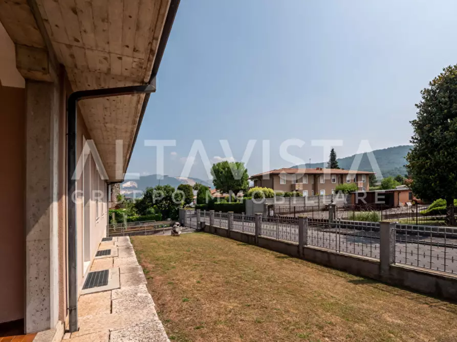 Immagine 57 di Villa in vendita  in Via avogradro a Rezzato