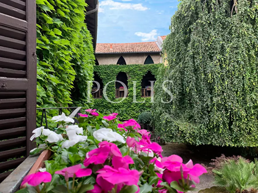 Immagine 1 di Villa in vendita  in VIA DIAZ a Alzate Brianza