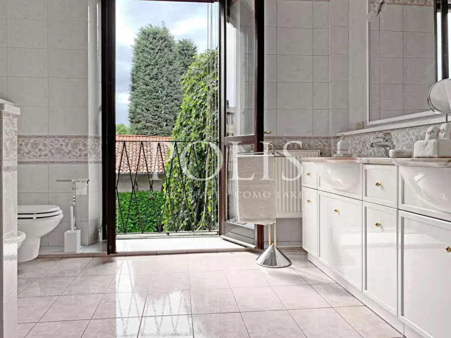 Immagine 14 di Villa in vendita  in VIA DIAZ a Alzate Brianza