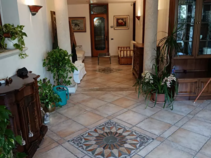 Immagine 17 di Villa in affitto  a Padova