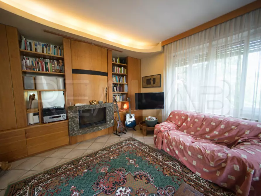 Immagine 6 di Villa in vendita  in Via San Giovanni Bosco 15 a Lambrugo