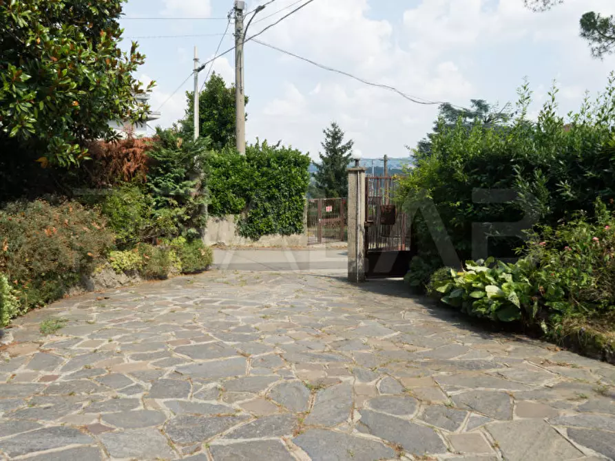 Immagine 42 di Villa in vendita  in Via San Giovanni Bosco 15 a Lambrugo