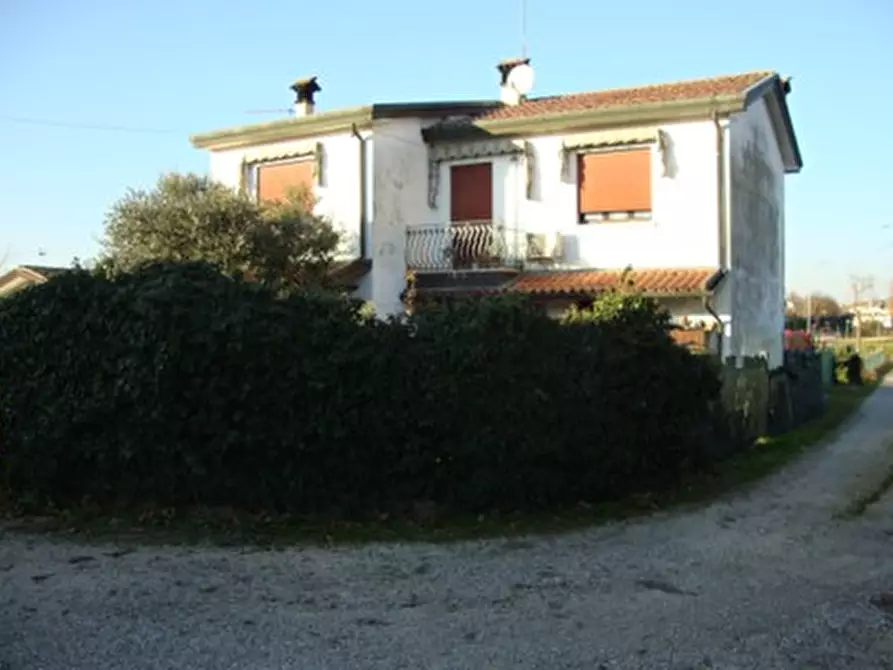 Immagine 1 di Casa indipendente in vendita  in Via Milan 6 a Zero Branco