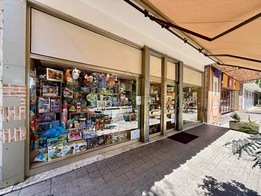 Immagine 2 di Attività commerciale in vendita  a Padova