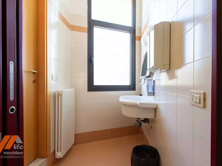 Immagine 18 di Laboratorio in vendita  in via del progresso a Monticello Conte Otto