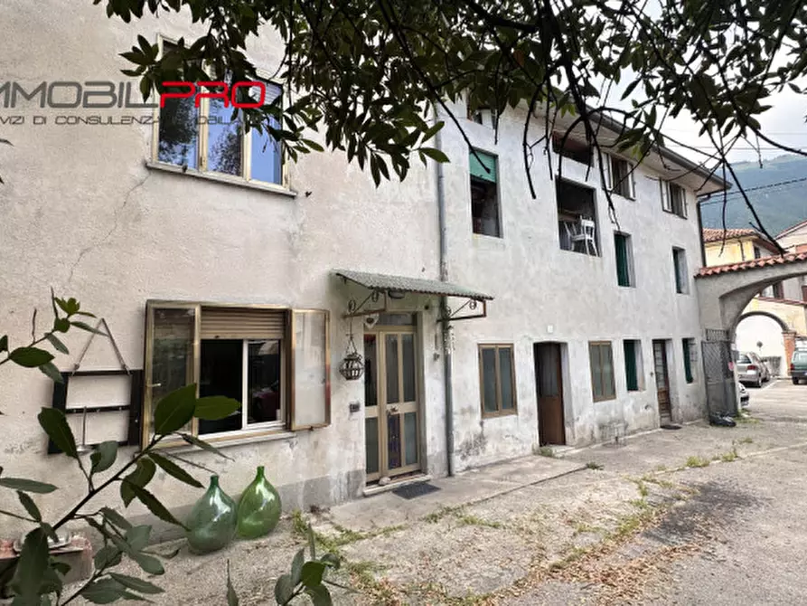 Immagine 1 di Casa trifamiliare in vendita  in Via Giuseppe Garibaldi,1 a Chiuppano