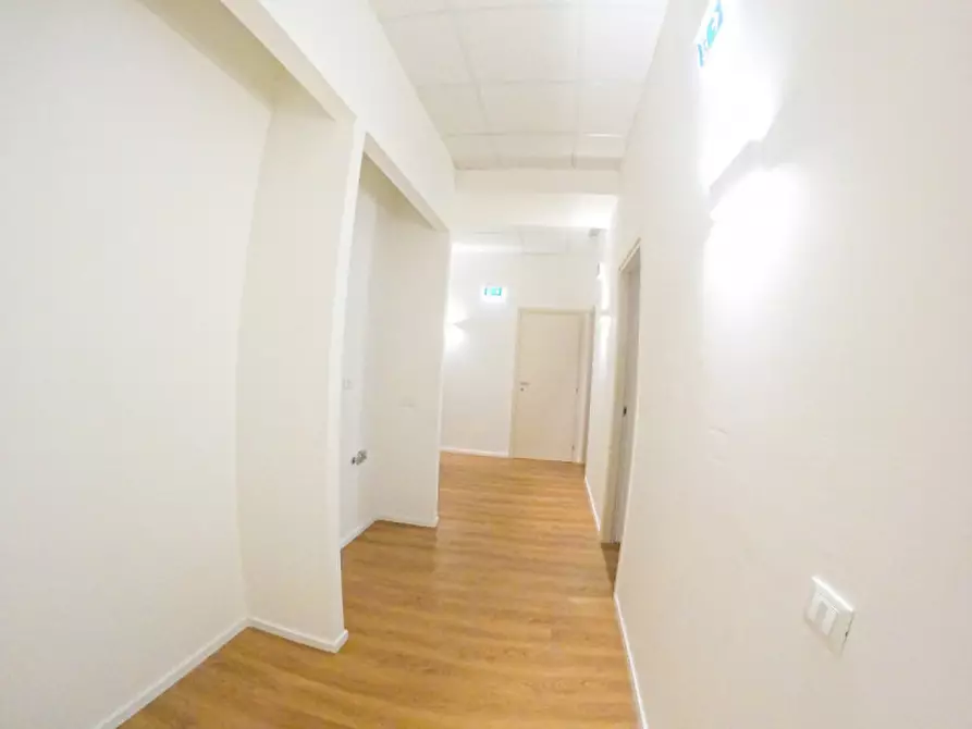 Immagine 8 di Camera in vendita  in Via XXV Aprile 2 a Ancona