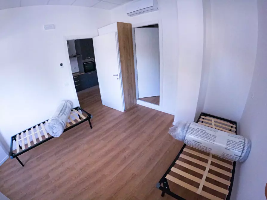 Immagine 10 di Camera in vendita  in Via XXV Aprile 2 a Ancona
