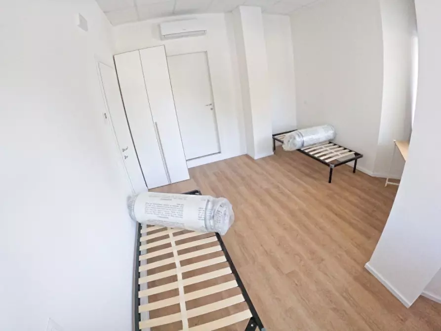 Immagine 11 di Camera in vendita  in Via XXV Aprile 2 a Ancona