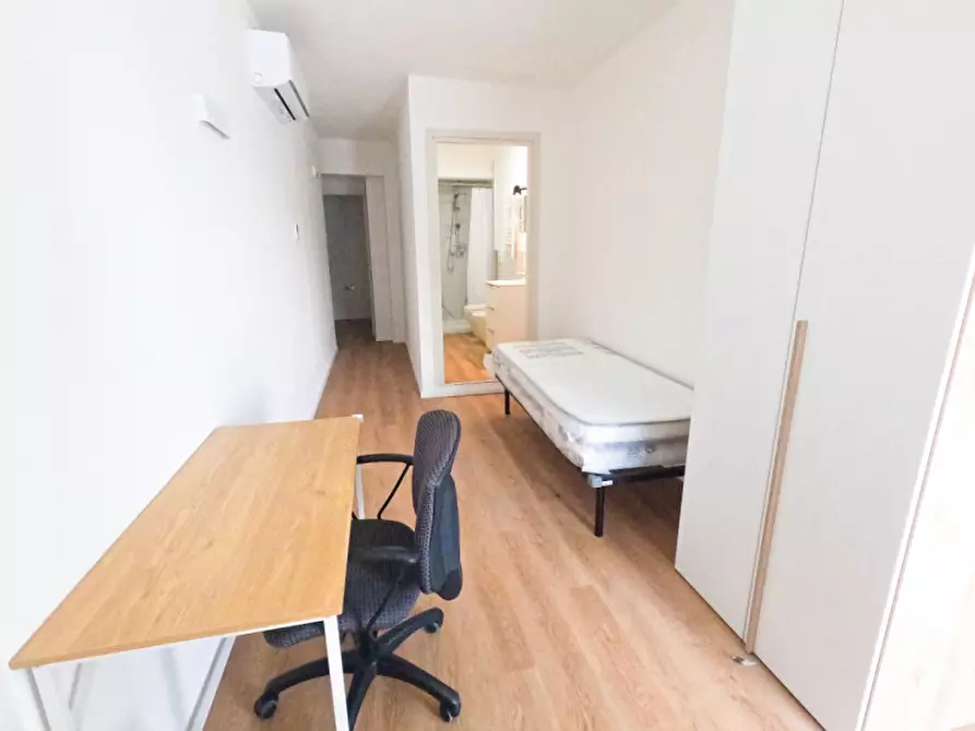 Immagine 13 di Camera in vendita  in Via XXV Aprile 2 a Ancona