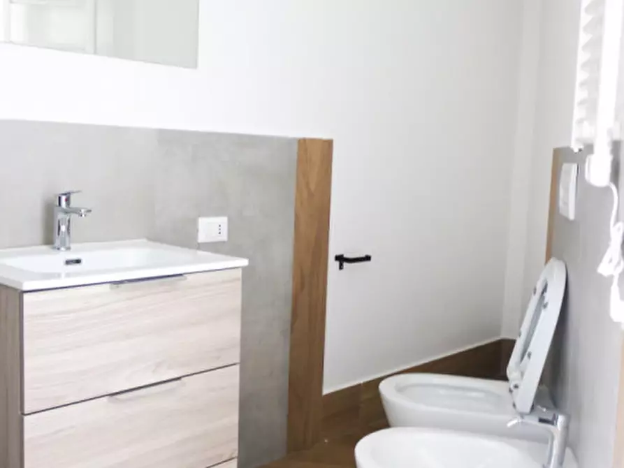 Immagine 22 di Camera in vendita  in Via XXV Aprile 2 a Ancona