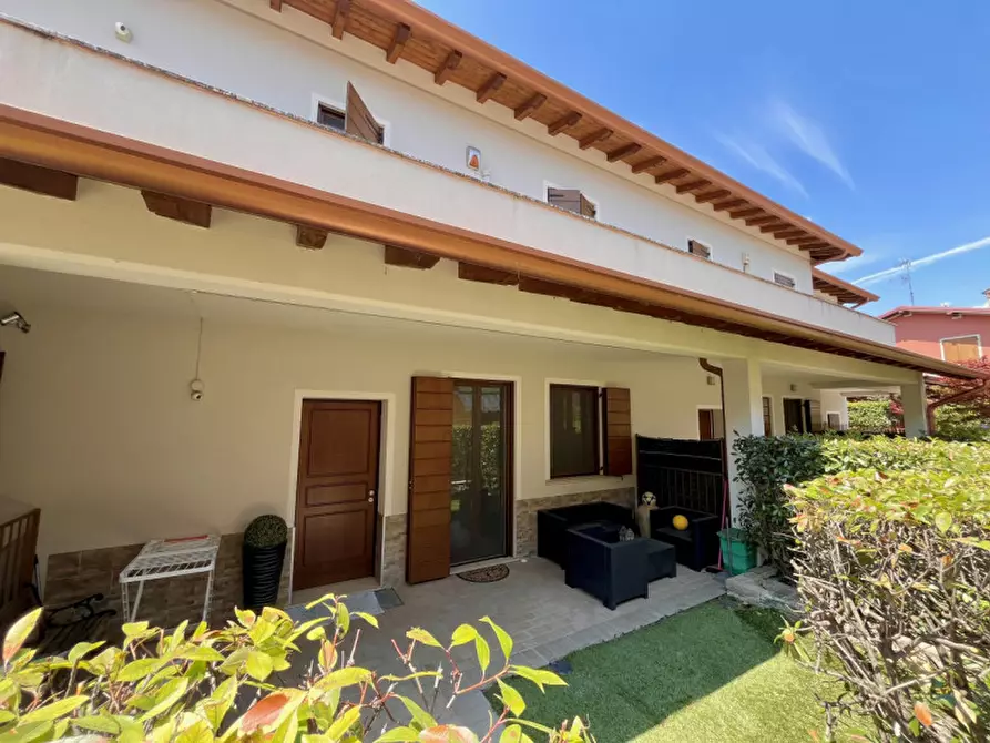 Immagine 8 di Villetta a schiera in vendita  in via s. martino a Montichiari