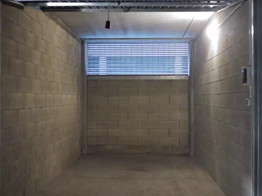 Immagine 1 di Garage in vendita  in Via Val della Torre 49/15 a Torino
