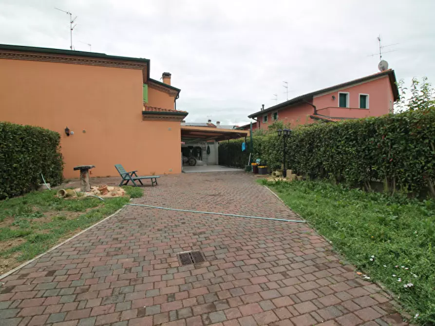 Immagine 48 di Villetta a schiera in vendita  in Via Verga a Torre Di Mosto