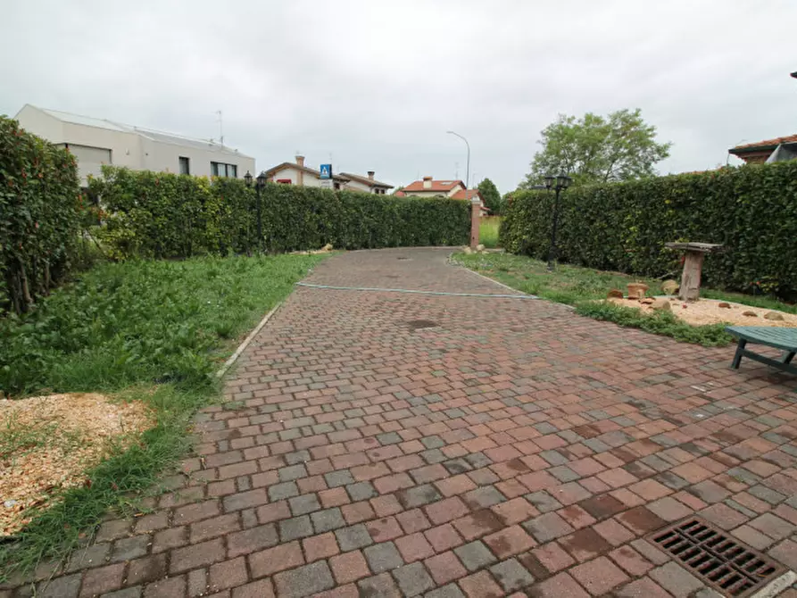 Immagine 50 di Villetta a schiera in vendita  in Via Verga a Torre Di Mosto