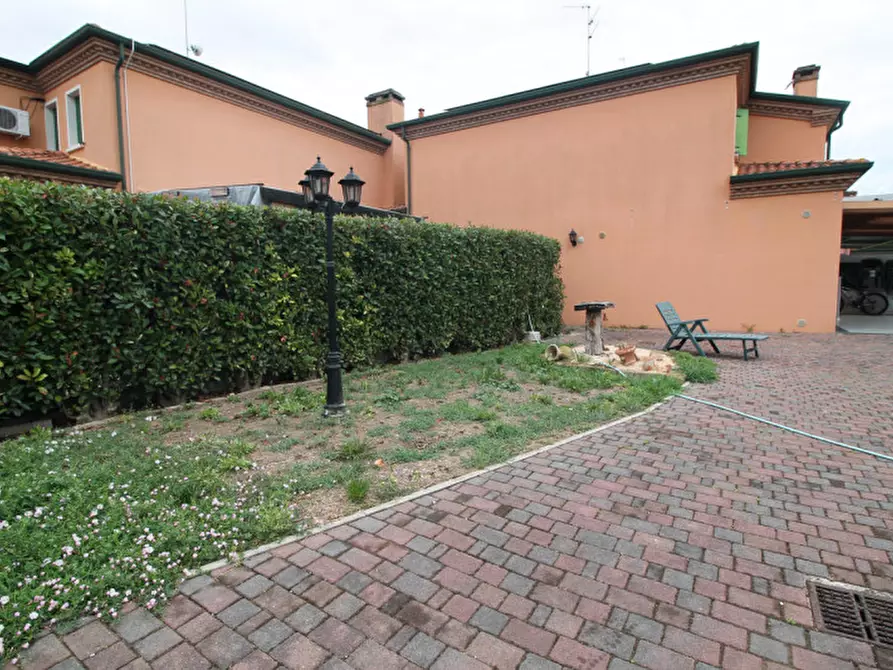 Immagine 52 di Villetta a schiera in vendita  in Via Verga a Torre Di Mosto