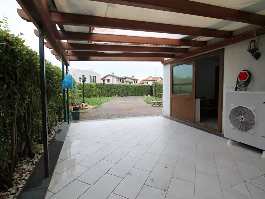 Immagine 55 di Villetta a schiera in vendita  in Via Verga a Torre Di Mosto