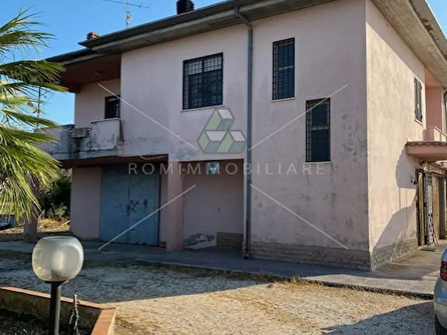 Immagine 1 di Villa in vendita  in Via Della Cooperativa a Latina