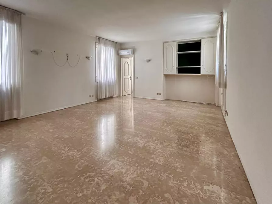 Immagine 2 di Appartamento in vendita  in Contra' Carpagnon a Vicenza