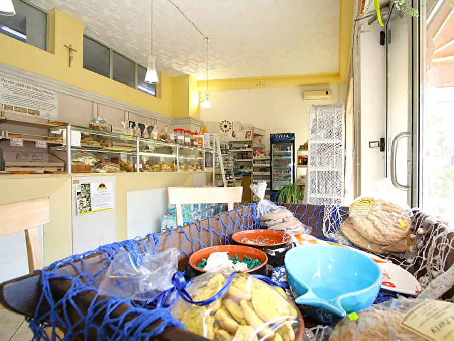 Immagine 5 di Attività commerciale in vendita  in Via Bolzano a Matino