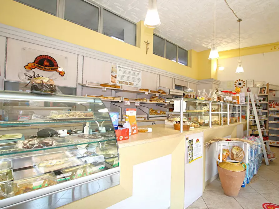 Immagine 12 di Attività commerciale in vendita  in Via Bolzano a Matino
