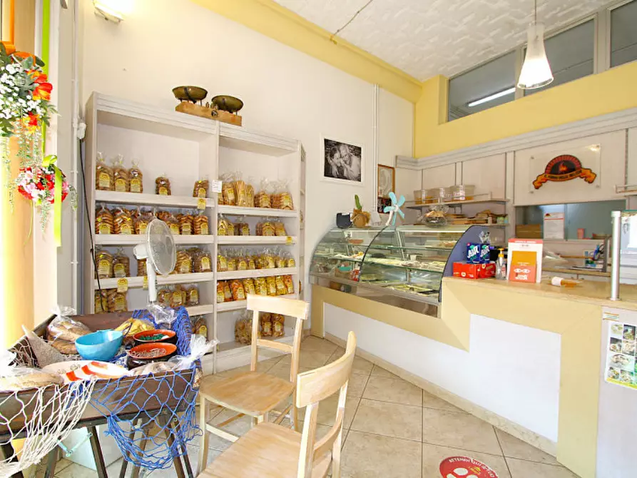 Immagine 13 di Attività commerciale in vendita  in Via Bolzano a Matino