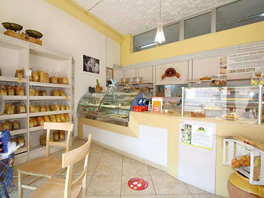 Immagine 14 di Attività commerciale in vendita  in Via Bolzano a Matino