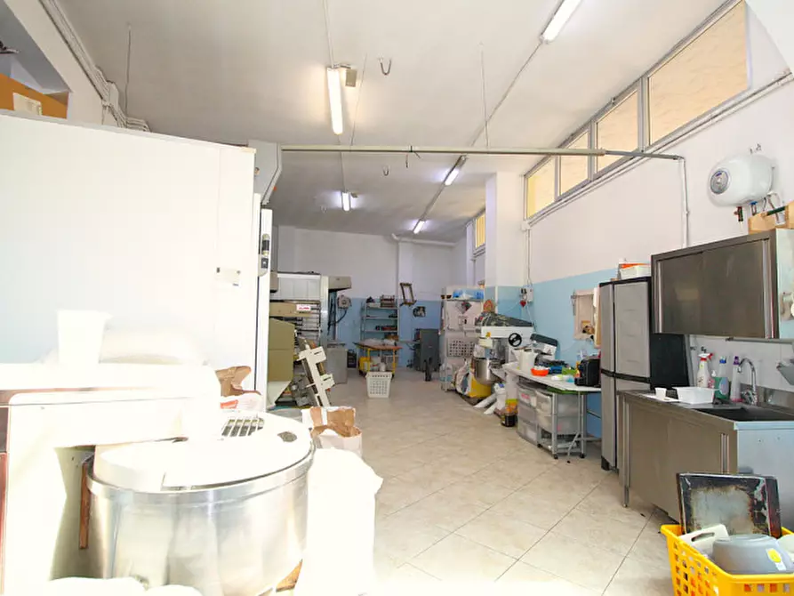 Immagine 16 di Attività commerciale in vendita  in Via Bolzano a Matino