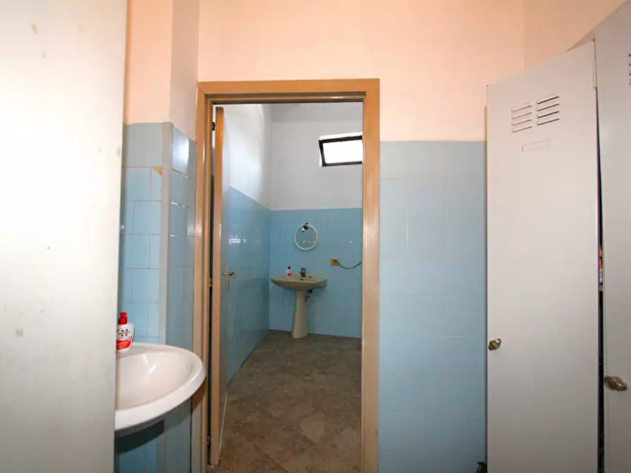 Immagine 18 di Attività commerciale in vendita  in Via Bolzano a Matino