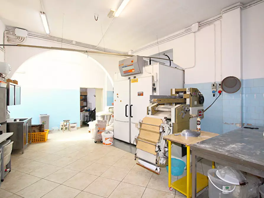 Immagine 19 di Attività commerciale in vendita  in Via Bolzano a Matino