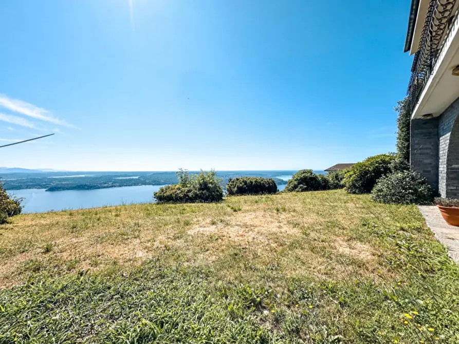 Immagine 27 di Villa in vendita  in Via Panoramica 2 a Massino Visconti