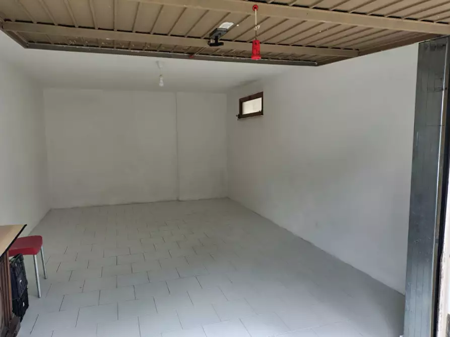 Immagine 1 di Garage in vendita  in Via Volga a Montesilvano