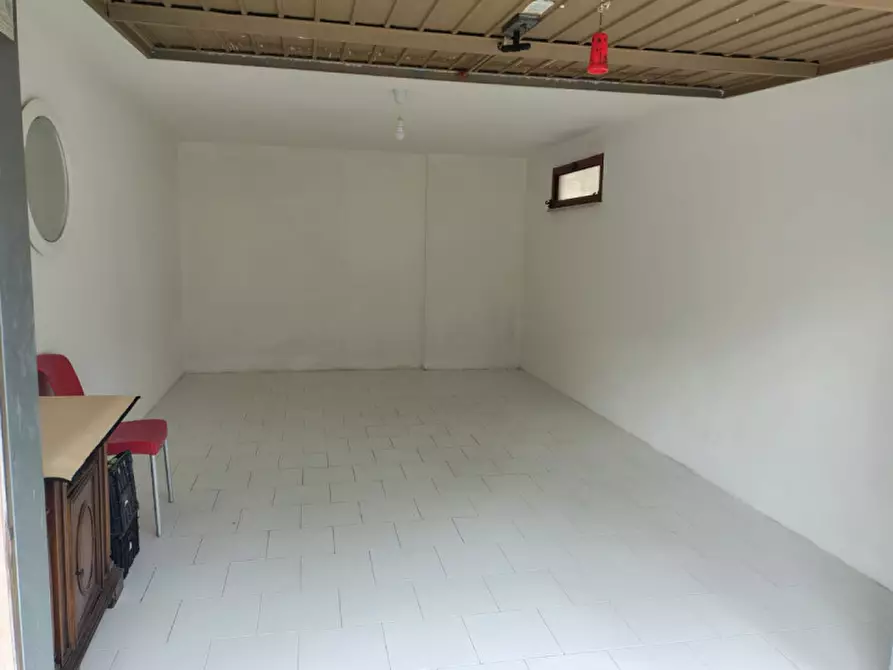 Immagine 2 di Garage in vendita  in Via Volga a Montesilvano