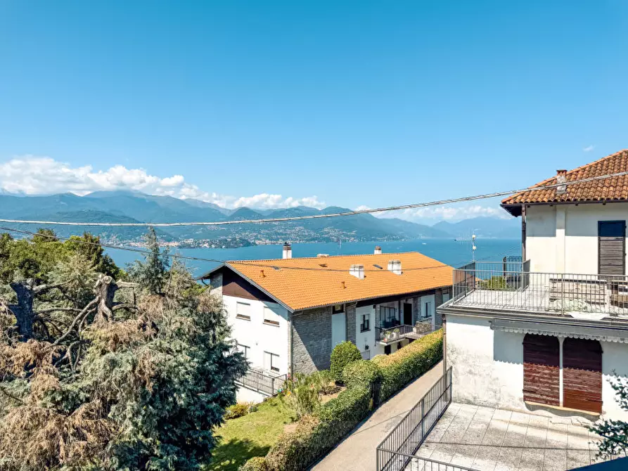 Immagine 10 di Casa bifamiliare in vendita  in via di mezzo 4 a Stresa