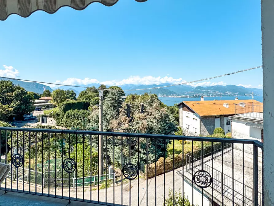 Immagine 11 di Casa bifamiliare in vendita  in via di mezzo 4 a Stresa