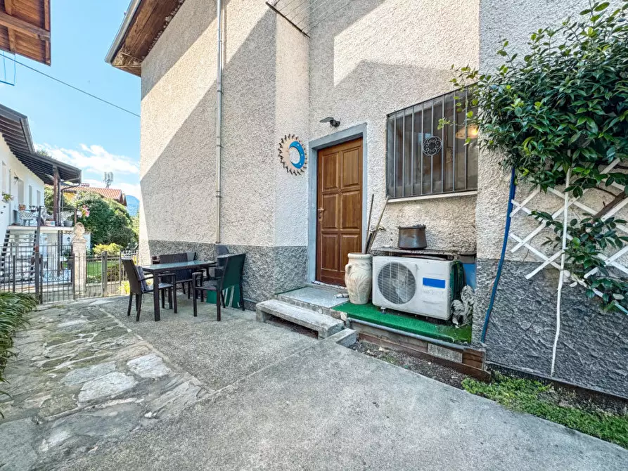 Immagine 33 di Casa bifamiliare in vendita  in via di mezzo 4 a Stresa