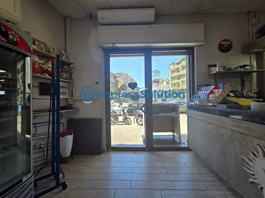 Immagine 6 di Negozio in vendita  in via vincenzo marrone a Napoli